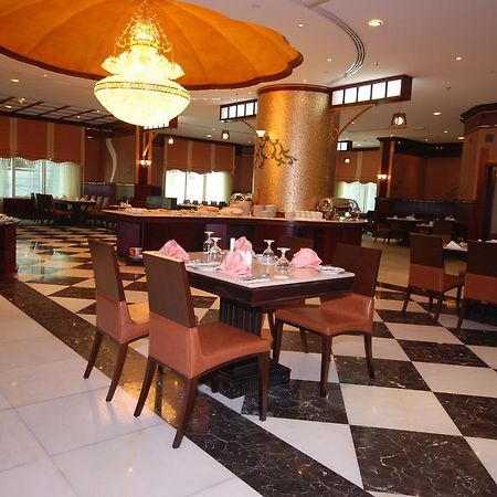 Al Bustan Tower Hotel Suites Sharjah Ngoại thất bức ảnh