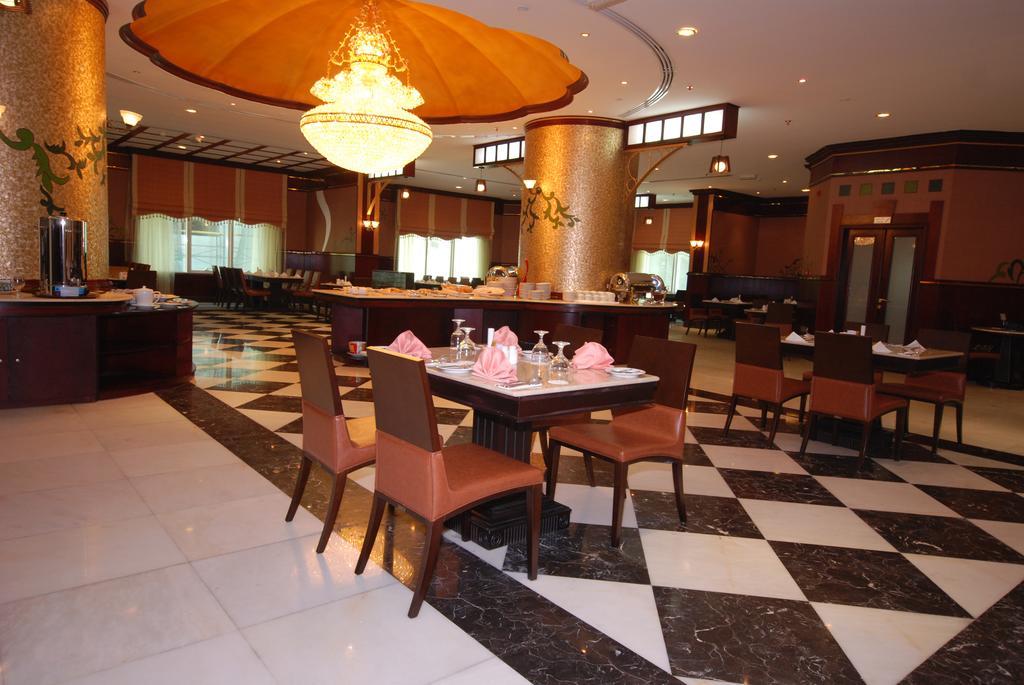 Al Bustan Tower Hotel Suites Sharjah Ngoại thất bức ảnh