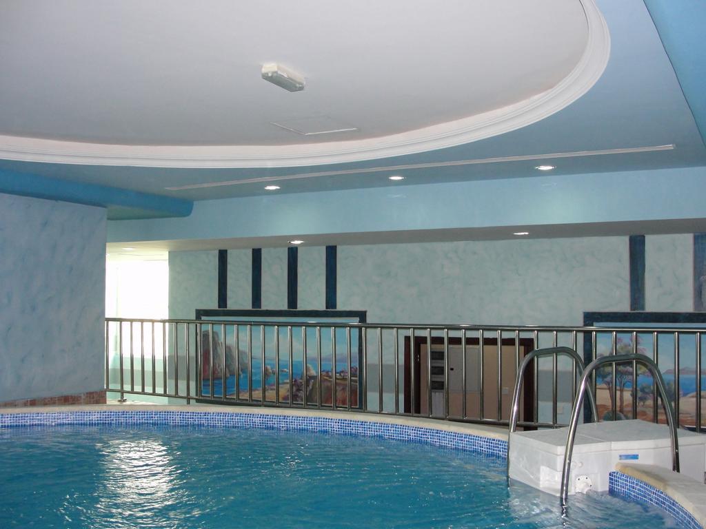 Al Bustan Tower Hotel Suites Sharjah Ngoại thất bức ảnh