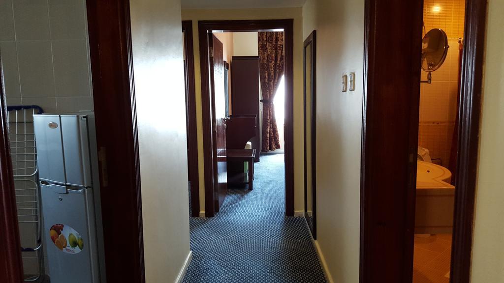 Al Bustan Tower Hotel Suites Sharjah Ngoại thất bức ảnh