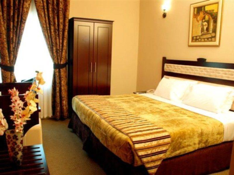 Al Bustan Tower Hotel Suites Sharjah Ngoại thất bức ảnh