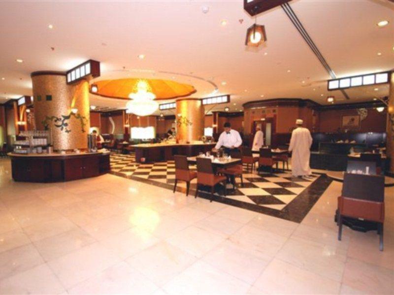 Al Bustan Tower Hotel Suites Sharjah Ngoại thất bức ảnh