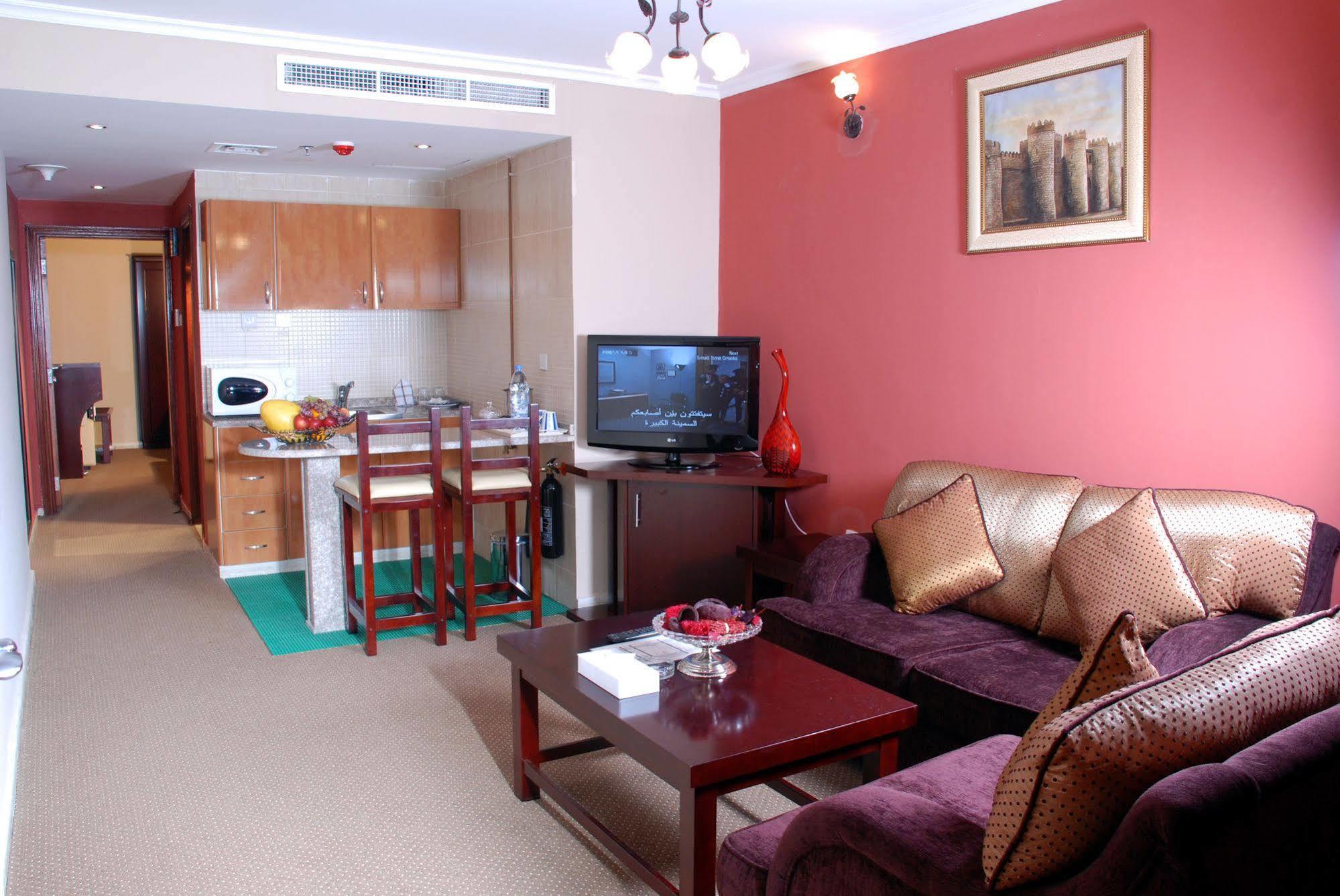 Al Bustan Tower Hotel Suites Sharjah Ngoại thất bức ảnh