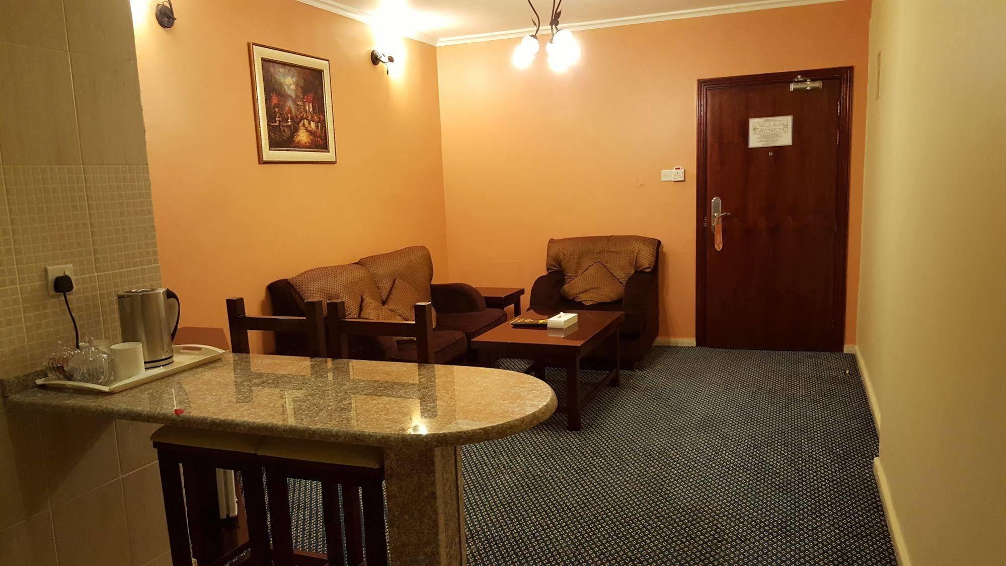 Al Bustan Tower Hotel Suites Sharjah Ngoại thất bức ảnh