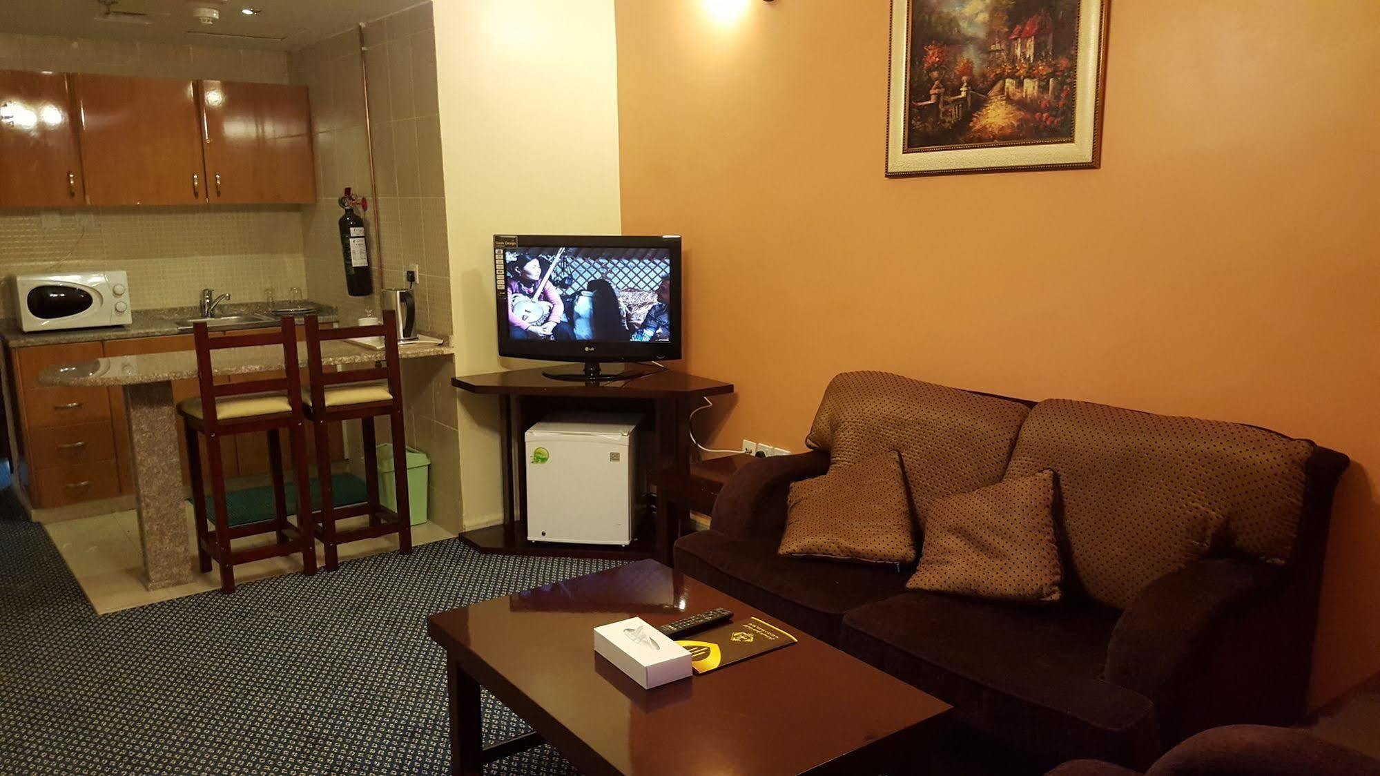 Al Bustan Tower Hotel Suites Sharjah Ngoại thất bức ảnh