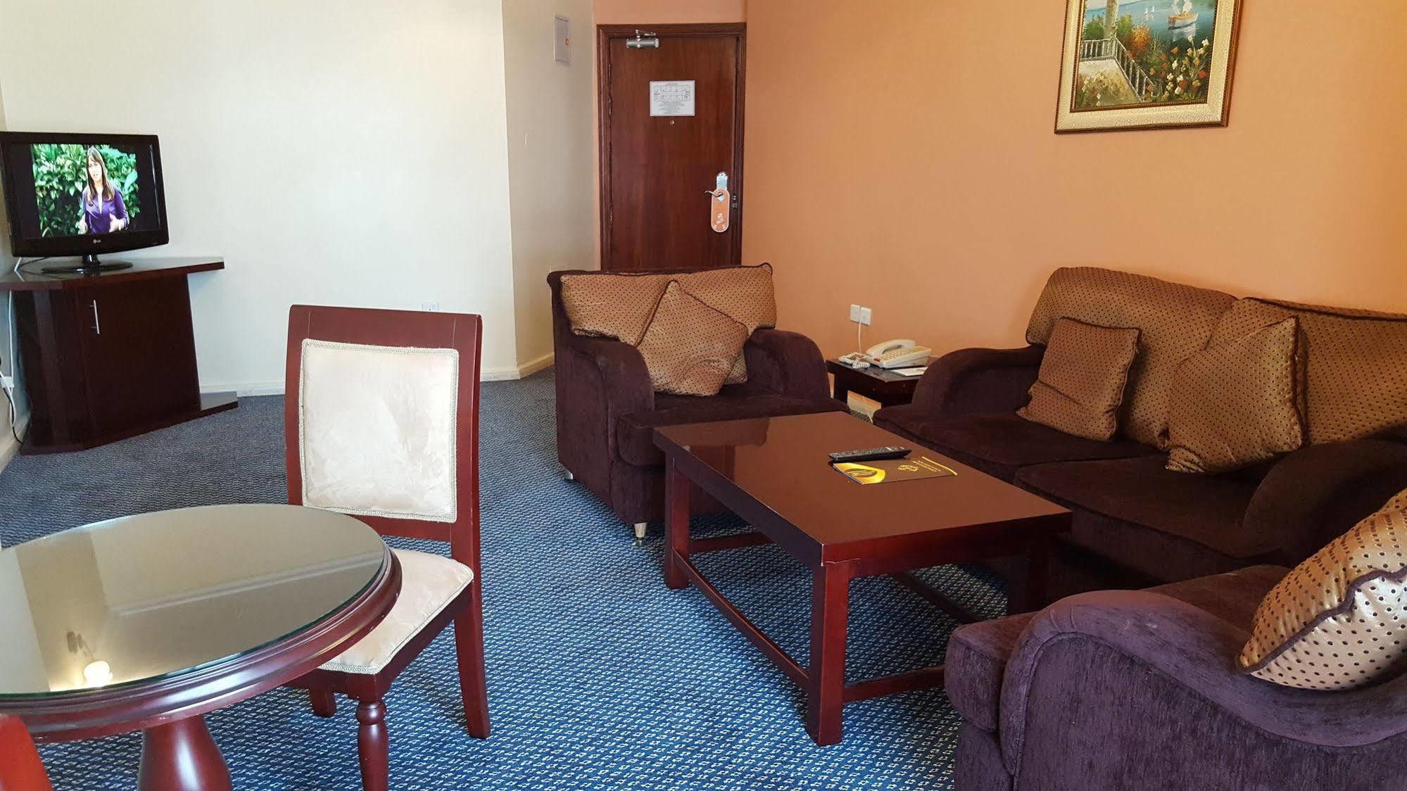Al Bustan Tower Hotel Suites Sharjah Ngoại thất bức ảnh