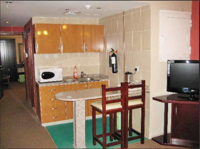 Al Bustan Tower Hotel Suites Sharjah Ngoại thất bức ảnh