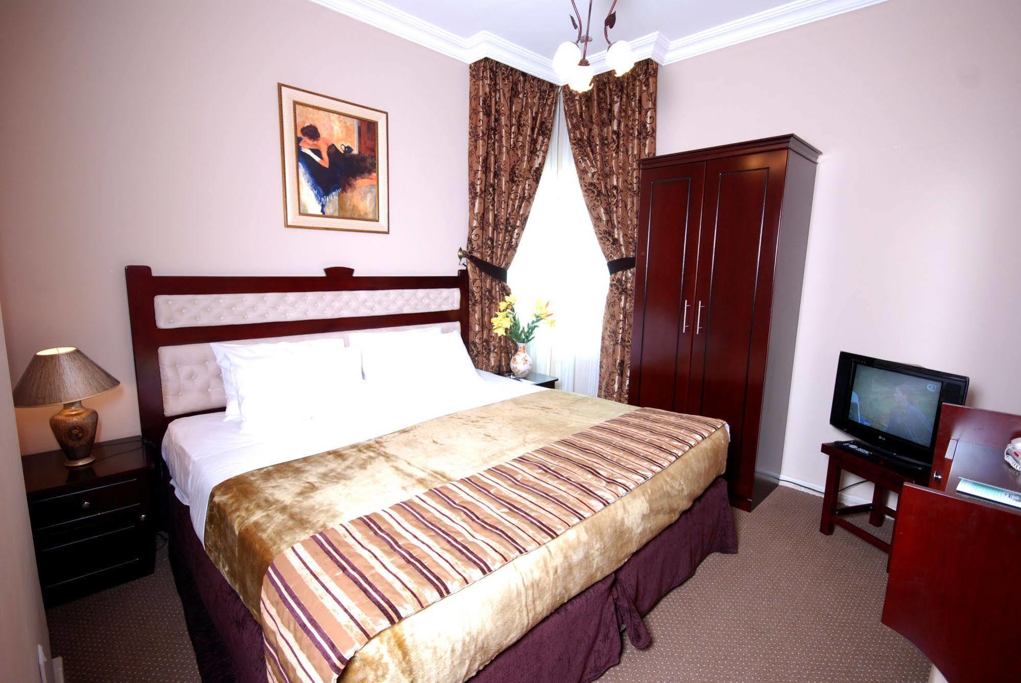 Al Bustan Tower Hotel Suites Sharjah Ngoại thất bức ảnh