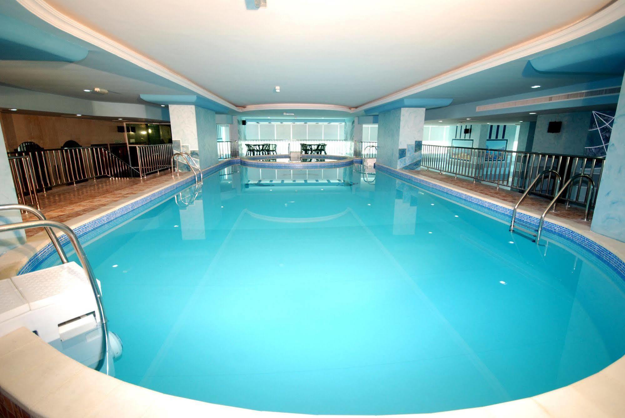 Al Bustan Tower Hotel Suites Sharjah Ngoại thất bức ảnh