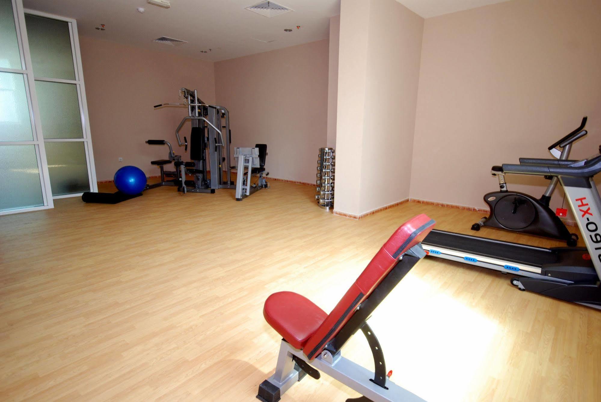 Al Bustan Tower Hotel Suites Sharjah Ngoại thất bức ảnh