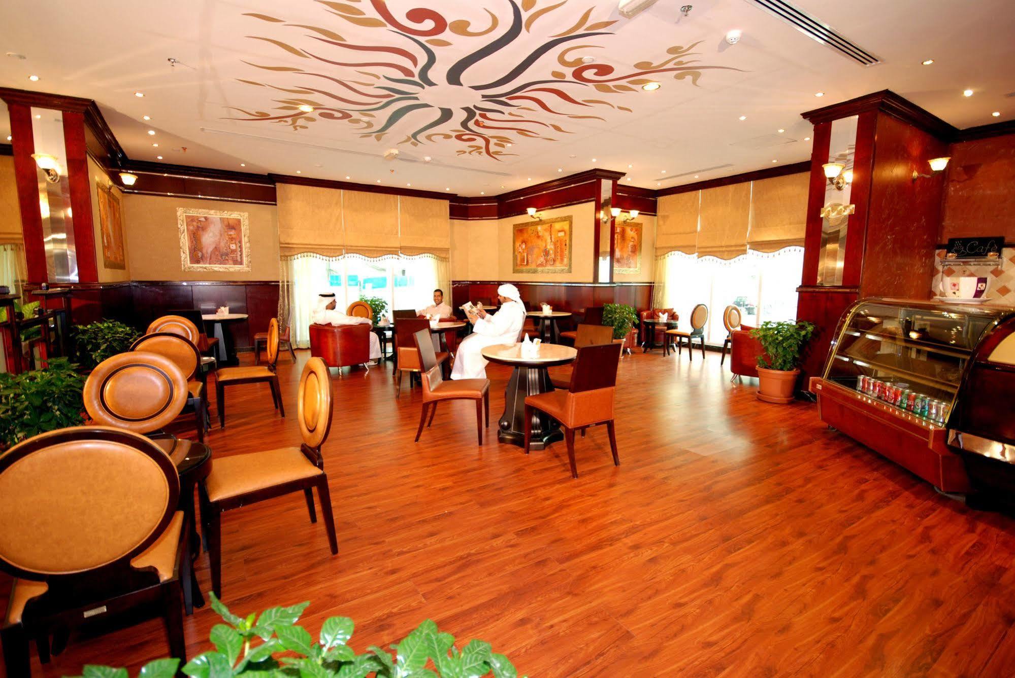 Al Bustan Tower Hotel Suites Sharjah Ngoại thất bức ảnh
