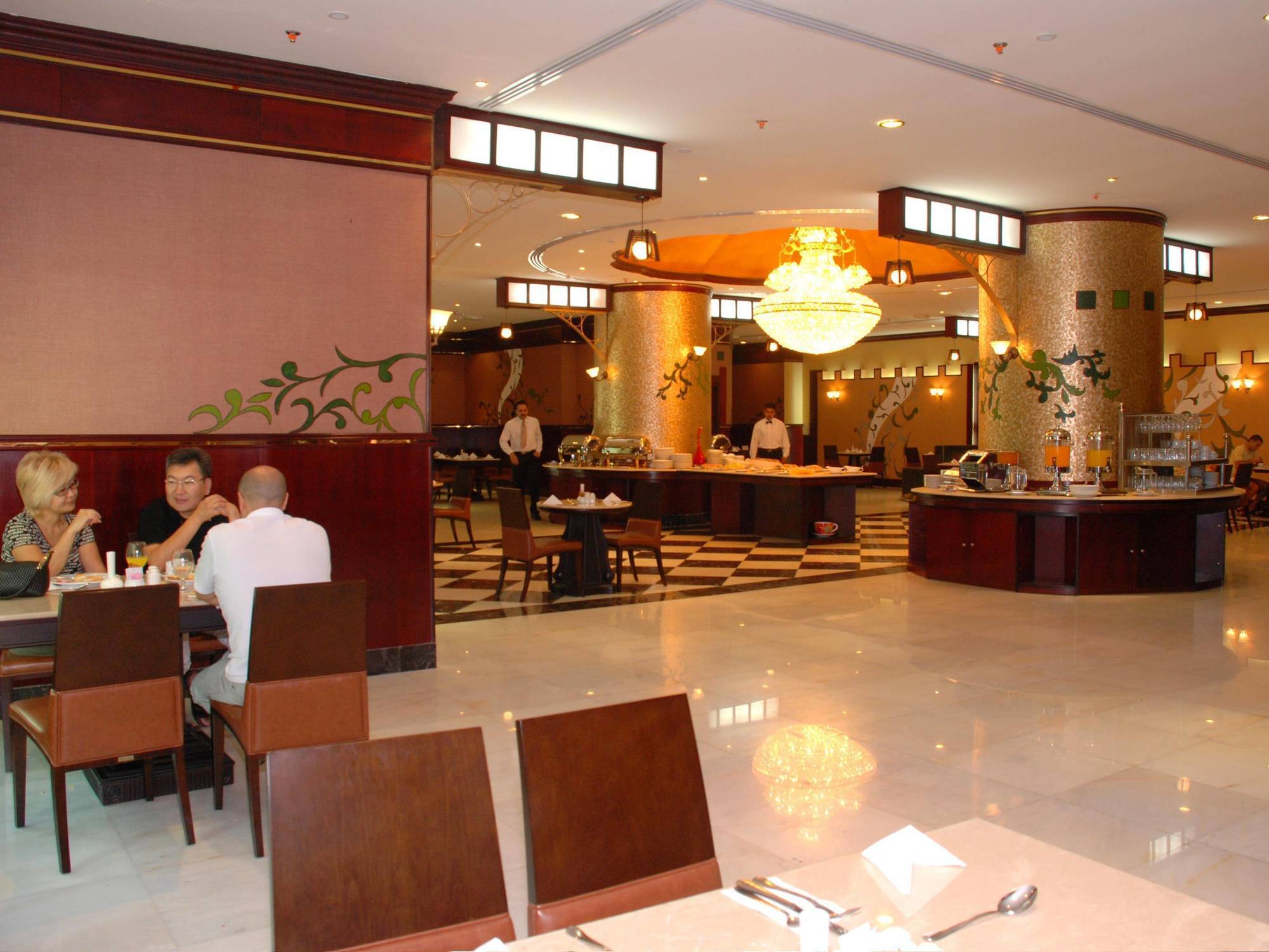 Al Bustan Tower Hotel Suites Sharjah Ngoại thất bức ảnh